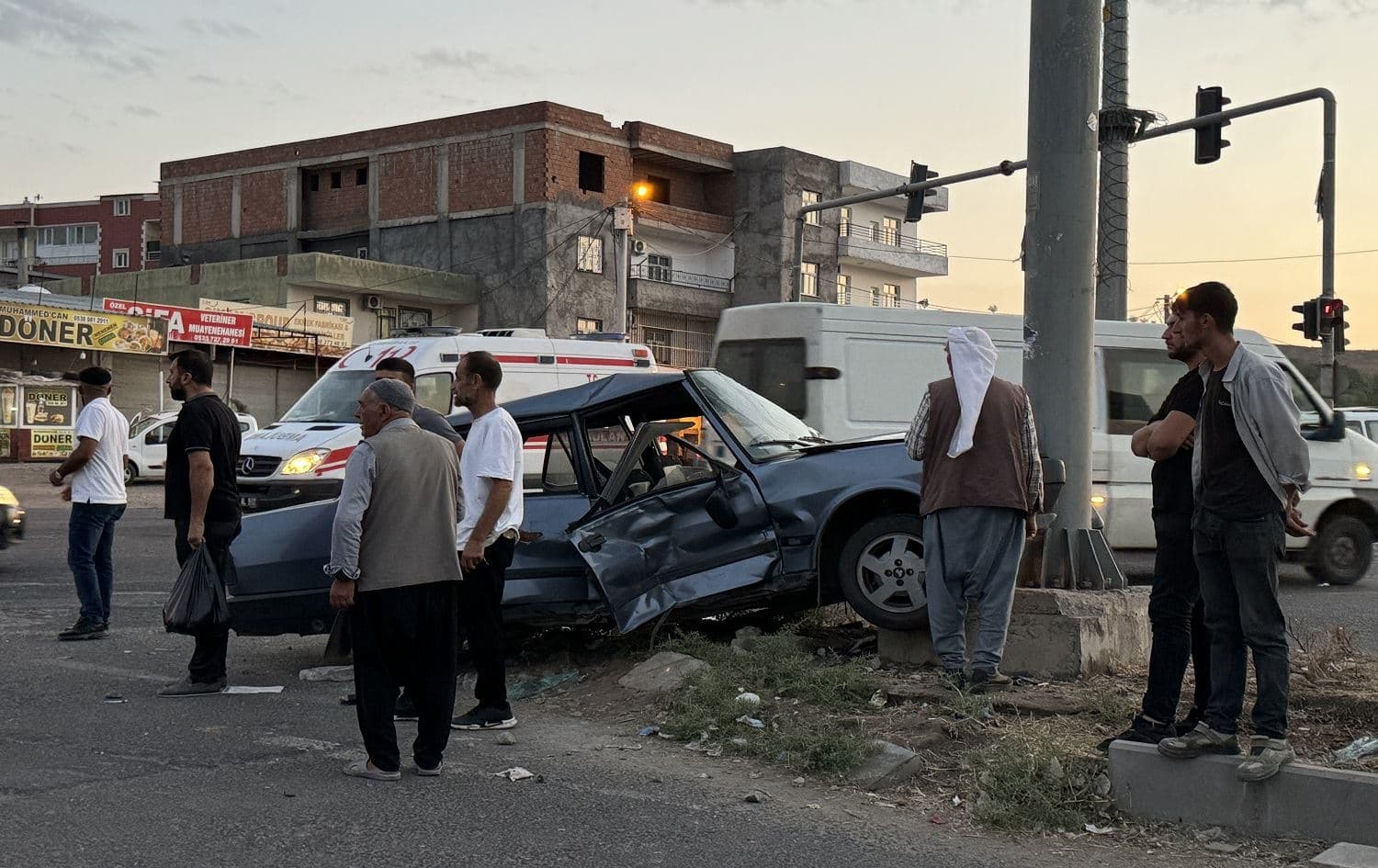 Li Amedê du otomobîl li hev qelibîn