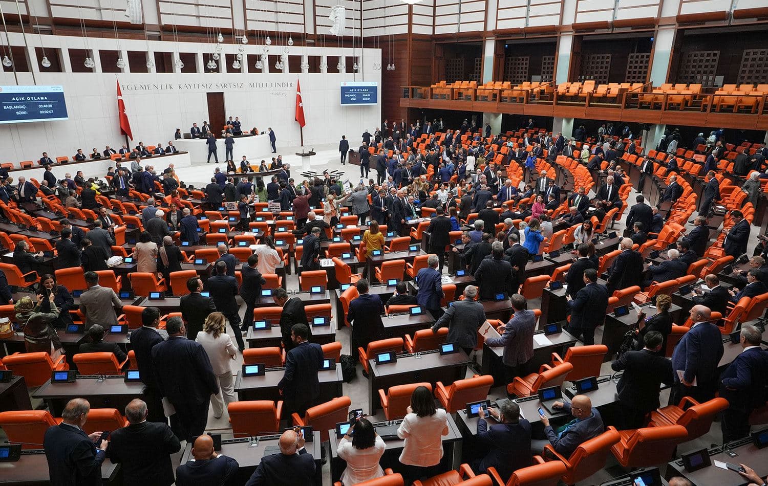 Sahipsiz sokak köpeklerini “uyutmayı” kapsayan yasa tasarısı dün gece Meclis’te kabul edildi. / Foto: AA