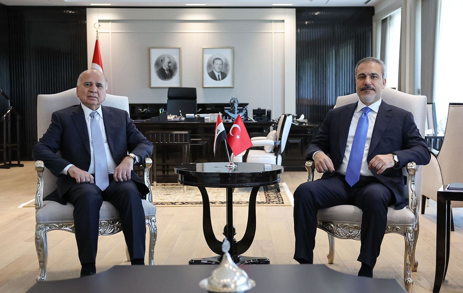 Irak Başbakan Yardımcısı ve Dışişleri Bakanı Fuad Hüseyin (solda)  Ankara'da, Türkiye Dışişleri Bakanı Hakan Fidan ile bir araya geldi. / AA