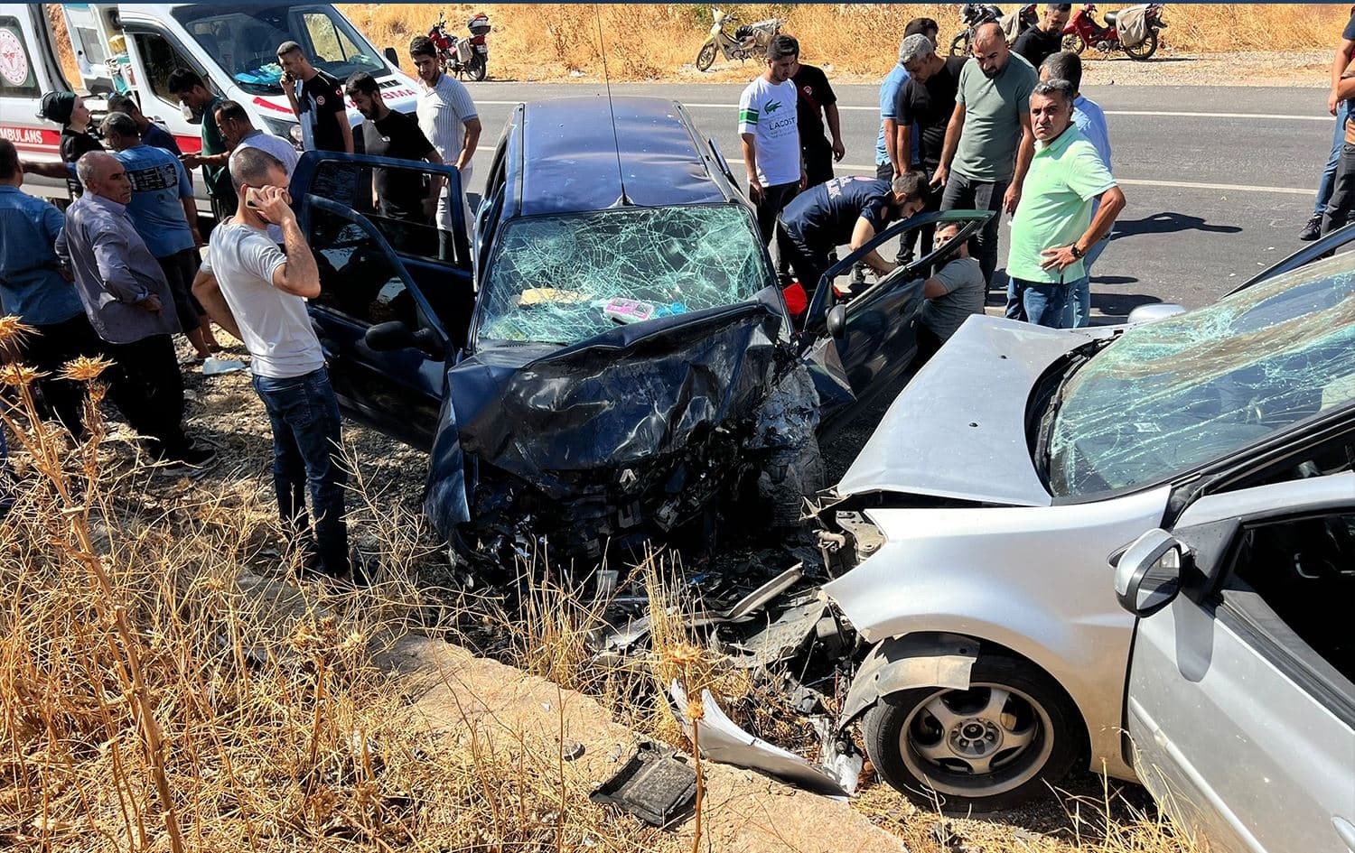 Li Mêrdînê du otomobîl li hev qelibîn / Wêne: AA
