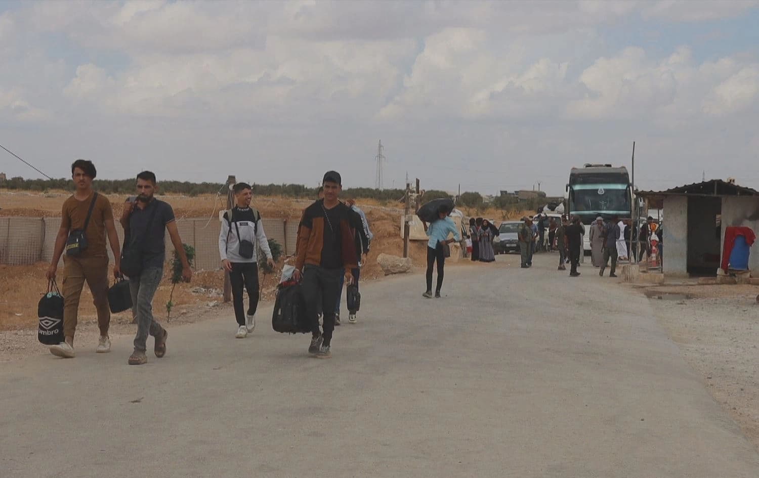 Lübnan'dan Rojava'ya  göç eden halk. 