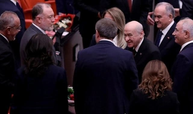 Devlet Bahçeli DEM Partililer ile tokalaşmıştı