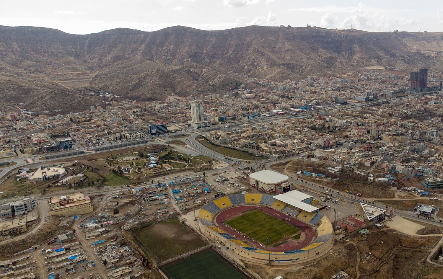 دیمەنێکی گشتیی دهۆک. وێنەکە تەنیا بۆ روونکردنەوە لەسەر هەواڵەکە دانراوە: بڵند تاهیر - رووداو