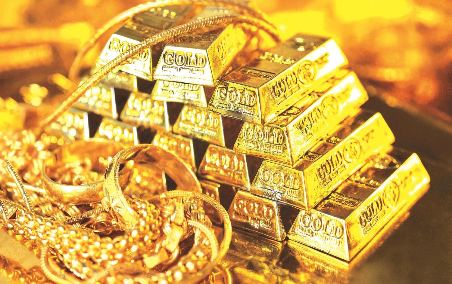 نرخی یەک ئۆنسە زێڕ دوێنێ گەیشتە 2740 دۆلار  
