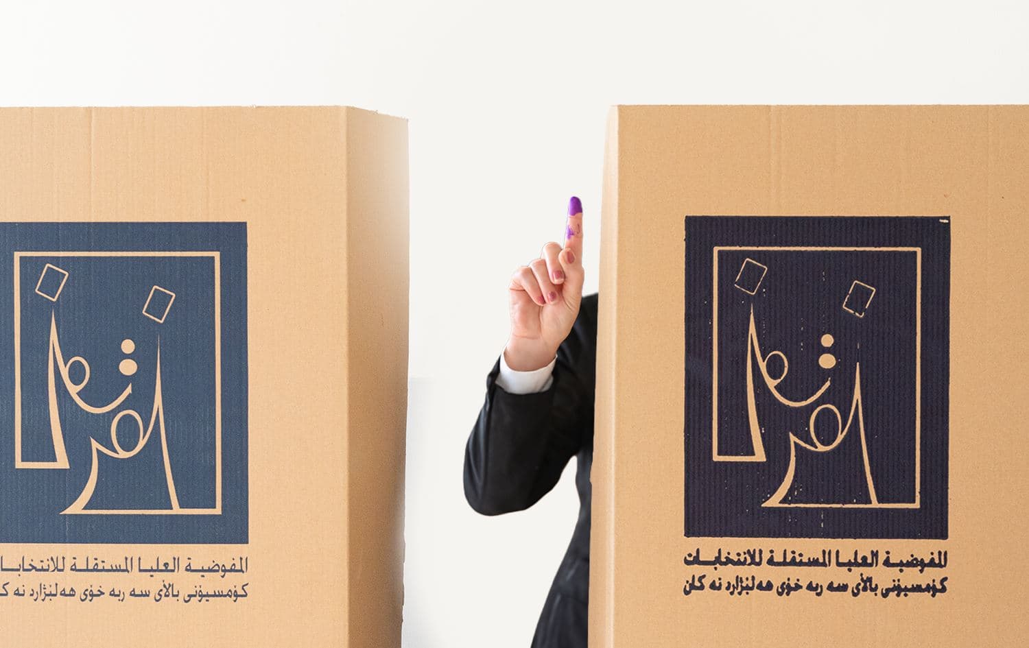 دەنگدەرێک دەنگی بۆ هەڵبژاردنی پەرلەمانی کوردستان داوە. وێنە: بڵند تاهیر - رووداو