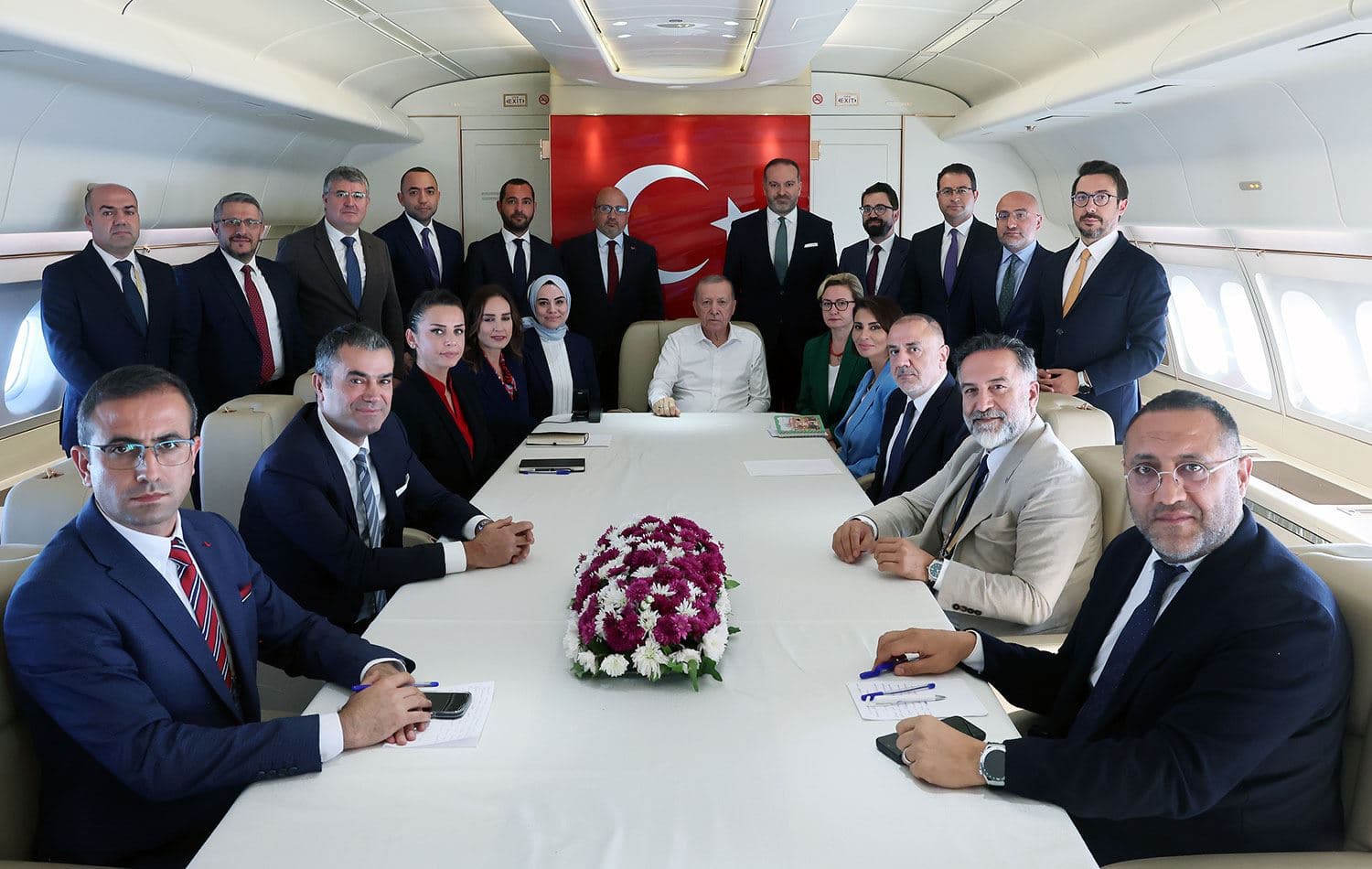 Erdoğan Brezilya'da düzenlenen G20 Liderler Zirvesi dönüşünde uçakta gazetecilerin sorularını cevapladı. / AA