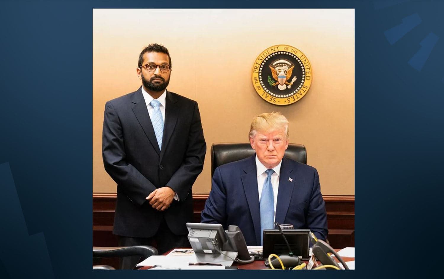 وێنەیەکی ئەرشیڤیی کاش پاتیل و دۆناڵد ترەمپ، کاش وێنەکەی لە تۆڕی کۆمەڵایەتیی ئێکس بڵاوکردووەتەوە 