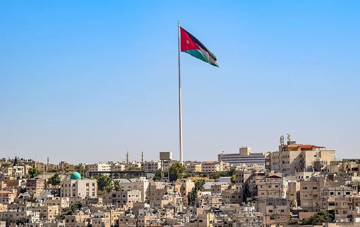 ئاڵای ئوردن لە پایتەختی وڵاتەکە. 