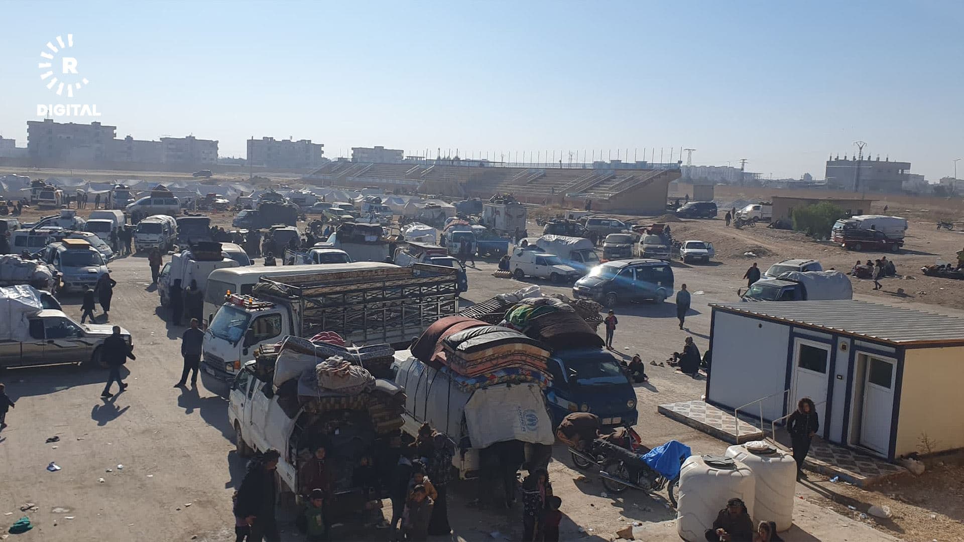 ئاوارەبوونی خەڵک لە شەهباوە بۆ تەبقە. وێنە: رووداو