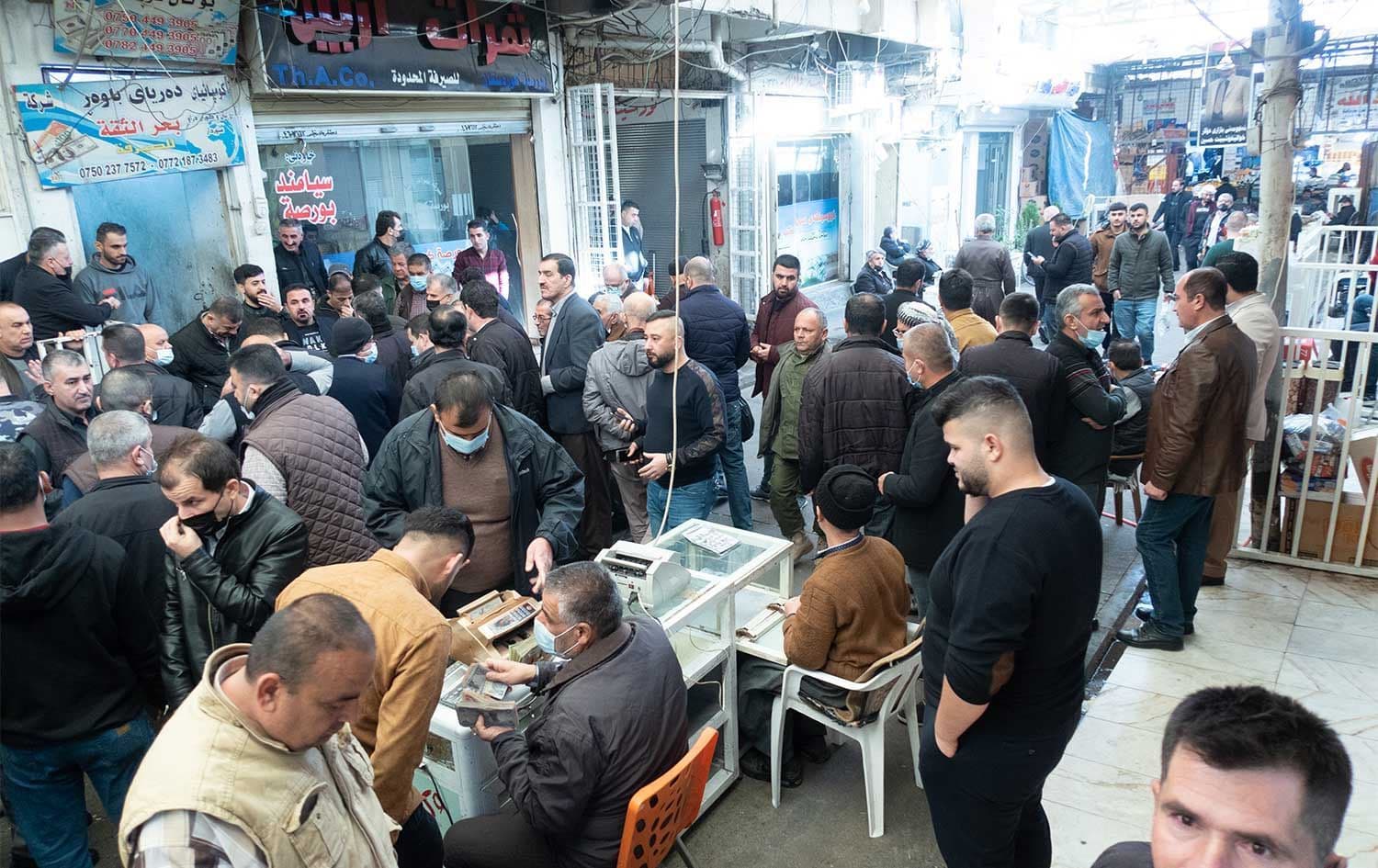 دیمەنێکی بازاڕی دراو لە هەولێر. وێنە: بڵند تاهیر - رووداو