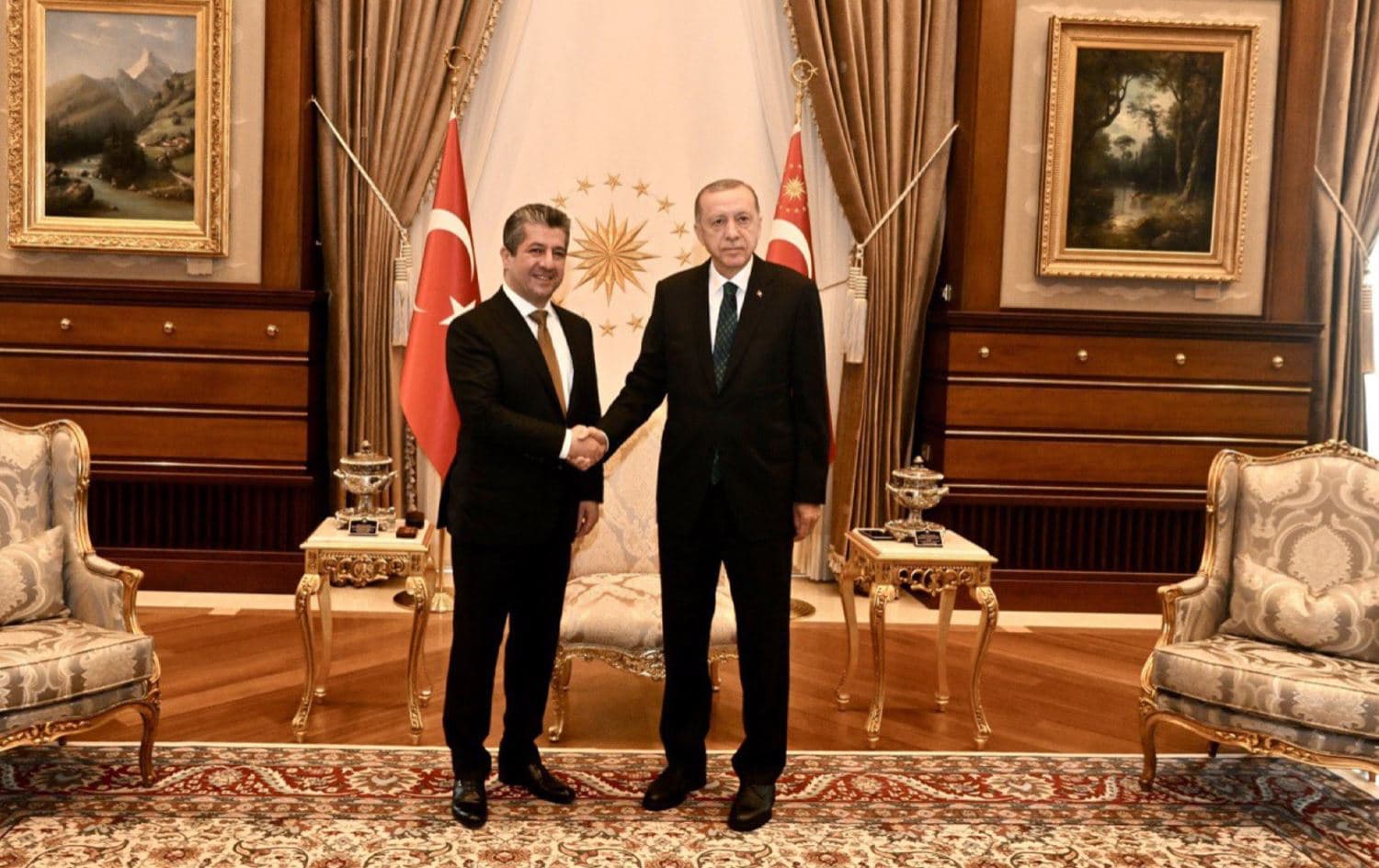 Serokwezîrê Herêma Kurdistanê Mesrûr Barzanî û Serokkomarê Tirkiyeyê Recep Tayyîp Erdogan / Wêne: Arşîv