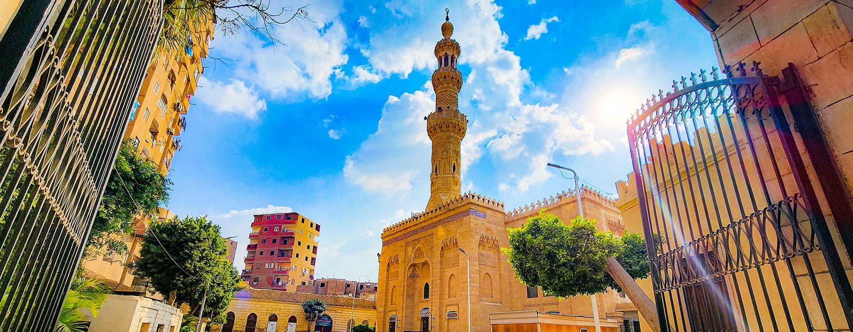 بە وێنە؛ مەزارگەی ئیمام شافعی لە گەڕەکێکی هەژارنشینی قاهیرەیە 