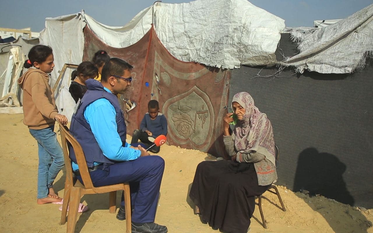 خەڵکی غەززە بە تامەزرۆیی زۆرەوە چاوەڕێی جێبەجێکردنی ئاگربەستن