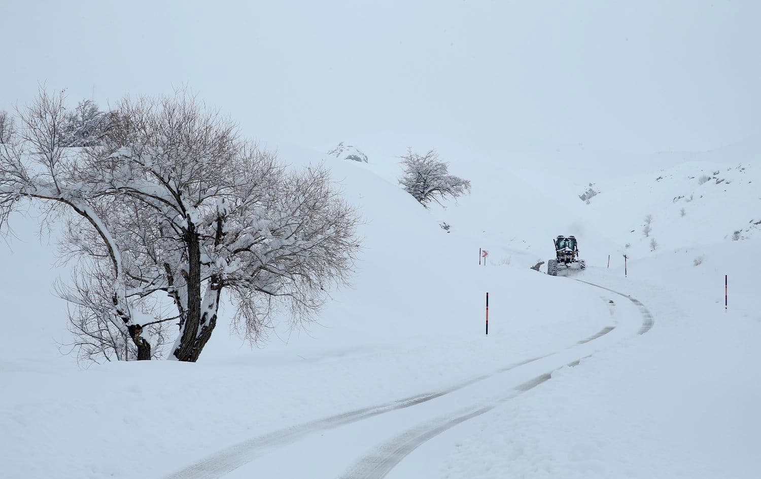 Makîneya kar rêyan vedike /Wêne: AA