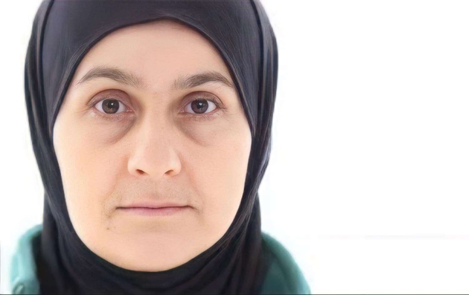 لینا ئیسحاق، وێنەکە لەڕێگەی ژیریی دەستکردەوە لەلایەن تیمی رووداو کوالێتیی بەرزکراوەتەوە 