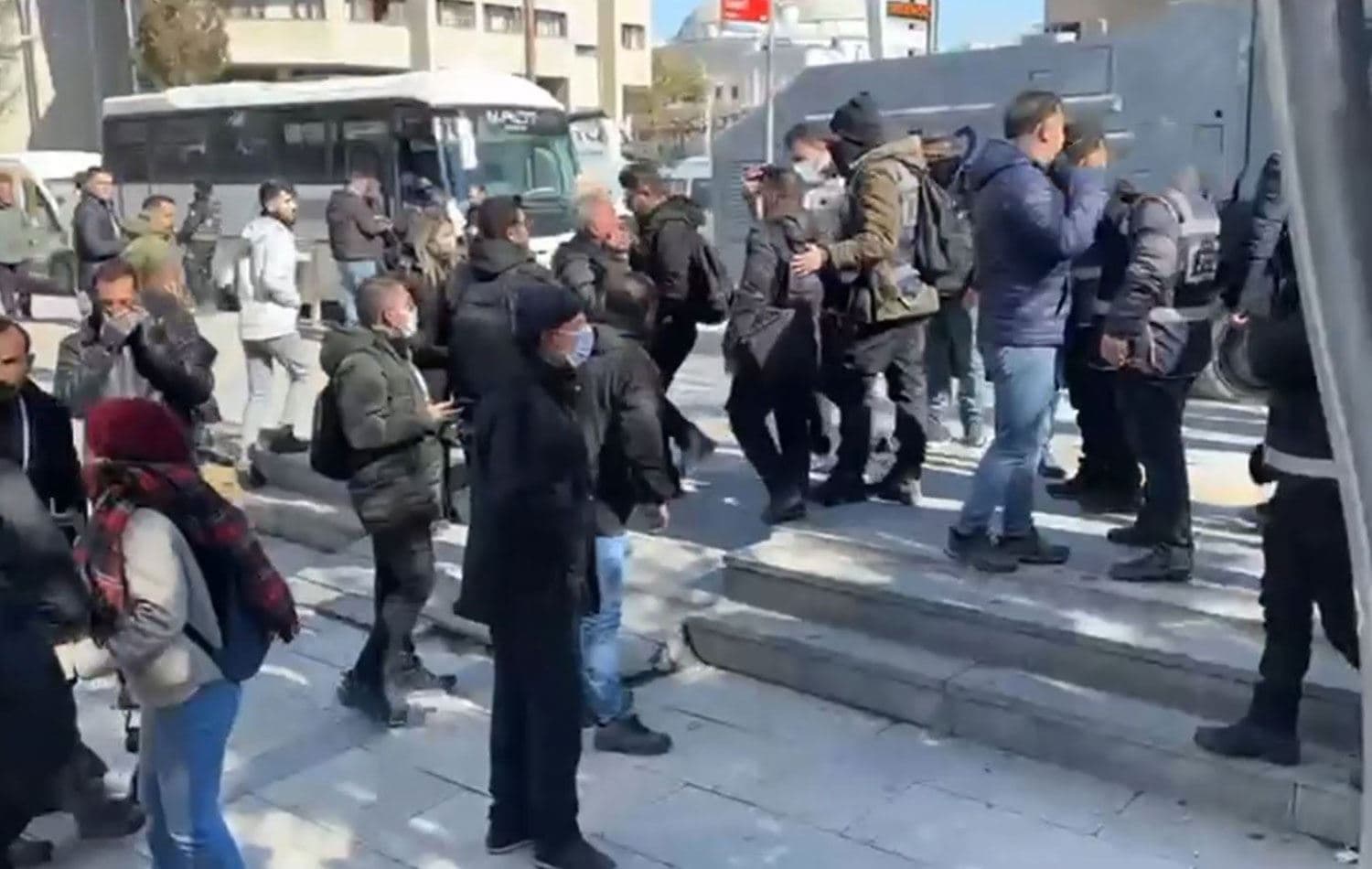 Kayyım atanan Van’da DEM Parti eylemine polis izin vermedi. / Video alıntısı / ANKA
