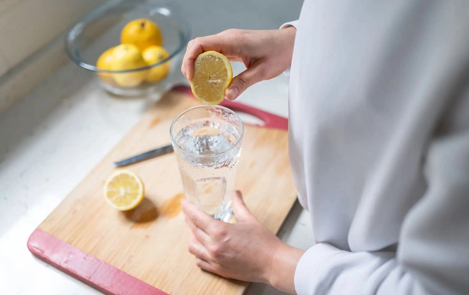 گیراوەی  ئاو و لیمۆ. وێنە: clivland clinic
