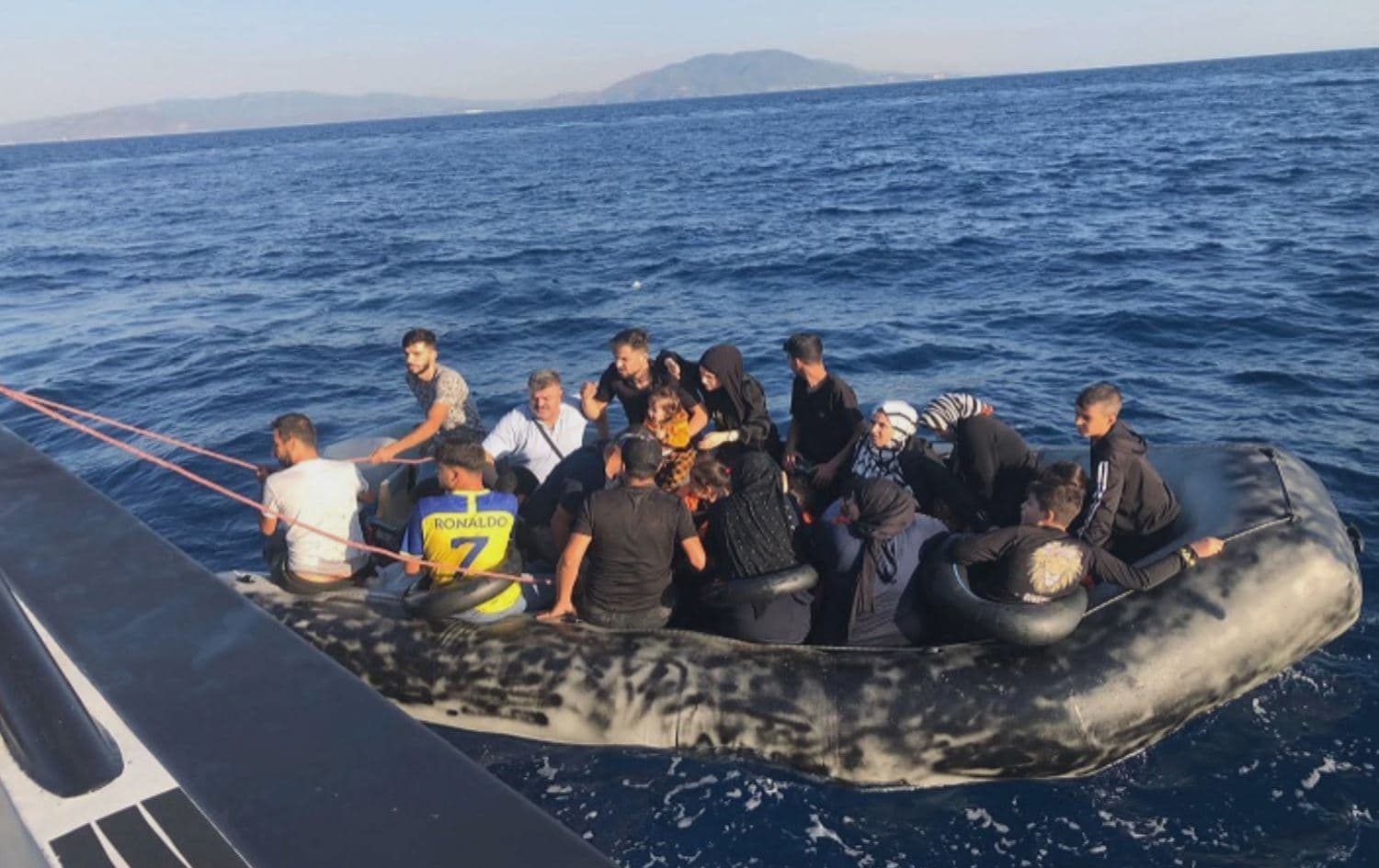 دەستبەسەرکردنی ژمارەیەک کۆچبەر. وێنەکە ئەرشیڤە و پەیوەندار نییە بە هەواڵەکە: AFP