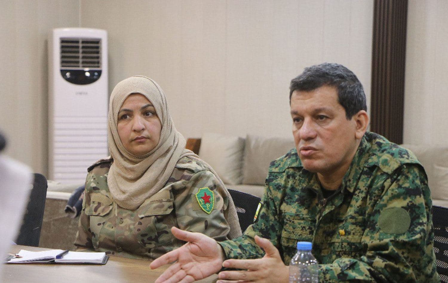  DSG Genel Komutan Mazlum Abdi. (Sağda) / Foto: DSG Basın