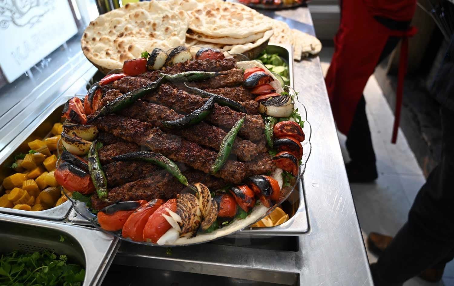 خواردن لە چێشتخانەیەکی هەولێر؛ وێنە: بڵند تاهیر - رووداو