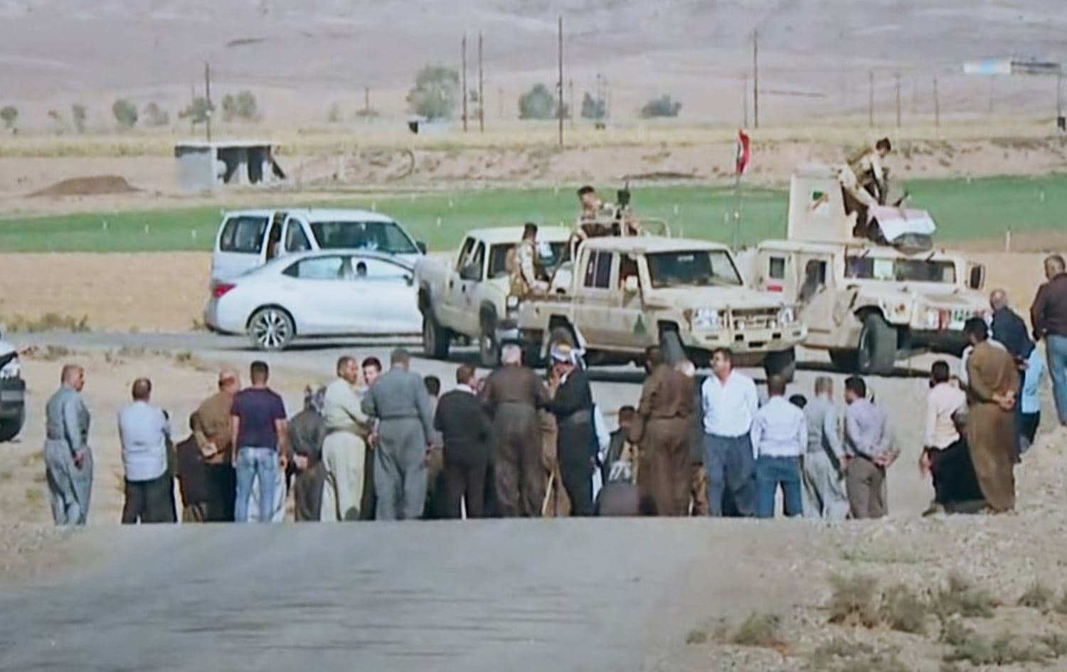 جووتیارانی سەرگەڕان لەلایەن سوپای عێراق رێگریان لێدەکرێت زەویەکانیان بکێڵن. وێنەڵ رووداو- ئەرشیف