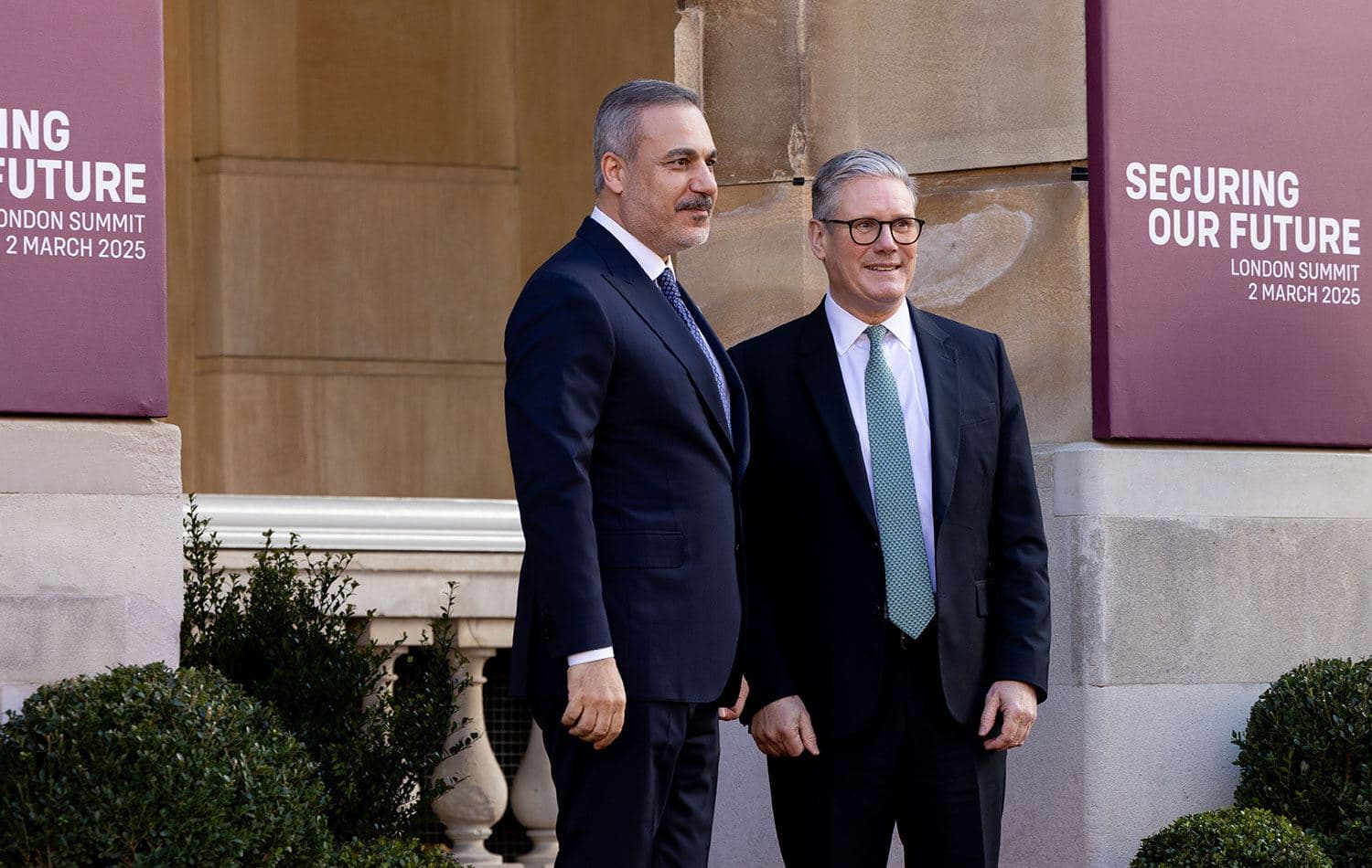 Zirveye İngiltere Başbakanı Keir Starmer ve Türkiye Dışişleri Bakanı Hakan Fidan (solda) da katıldı. / AA