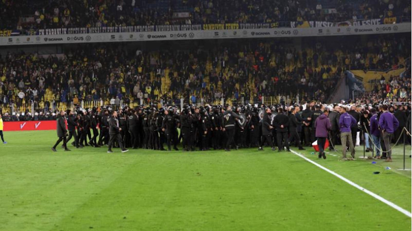 Galatasaray - Fenerbahçe derbisinde olay çıkmıştı / Fotoğraf: AA 