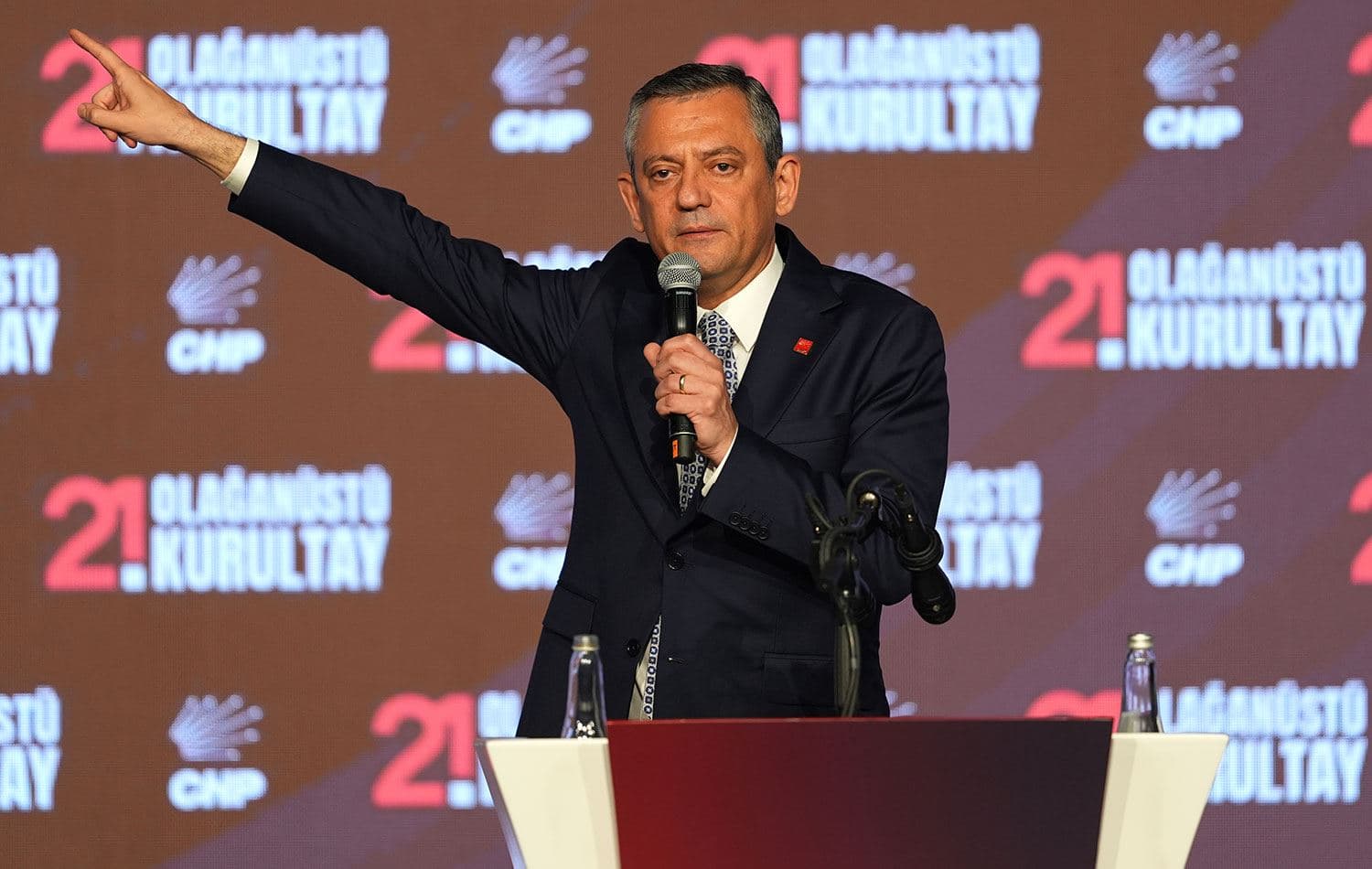 CHP Genel Başkan Özgür Özel, CHP'nin 21. Olağanüstü Kurultayı'nda konuştu. / Foto: AA