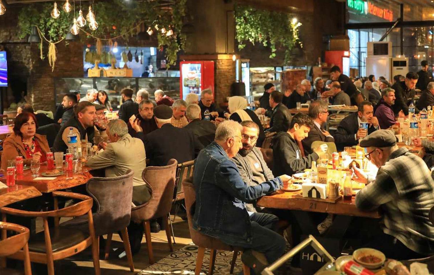 Kayapınar Belediyesi 100'ü aşkın yazar ve yayıncıyı bir araya getirdi.
