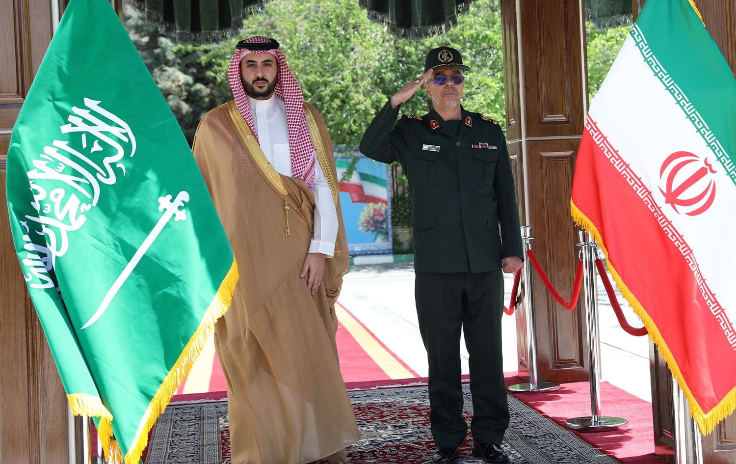 Foto: Suudi Arabistan Savunma Bakanı Halid Bin Selman ve İran Genelkurmay Başkanı Tümgeneral Muhammed Bakıri/AA