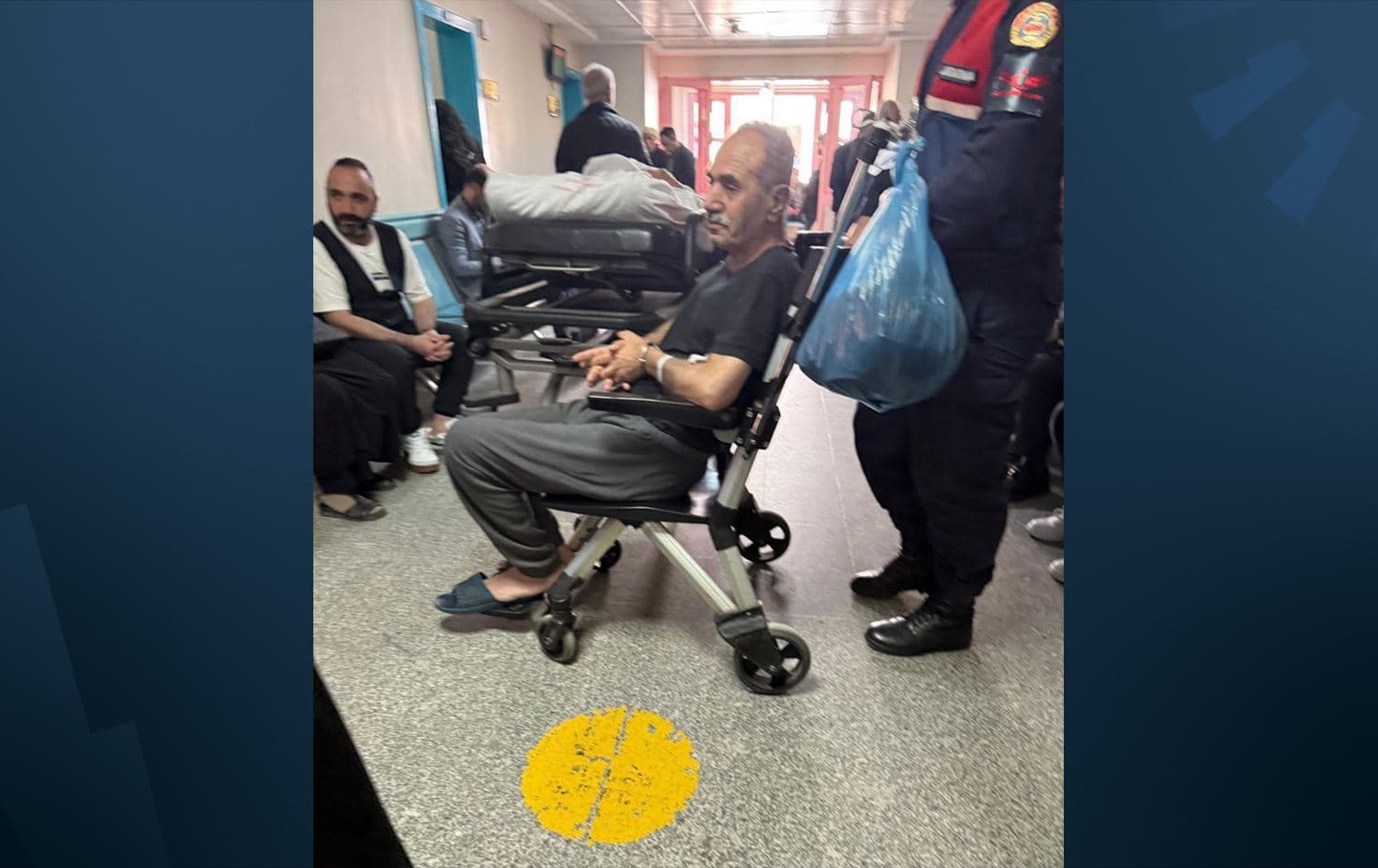 Girtiyê Kurd Mehmet Emîn Çam li nexweşxaneyê bi destê wî kelemçekirî ne/Wêne: Tuncer Bakirhan