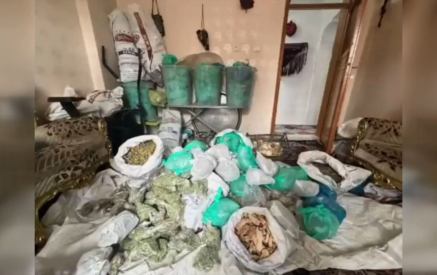 Eşyayên ku hatine qefaltin/Wêne: AA