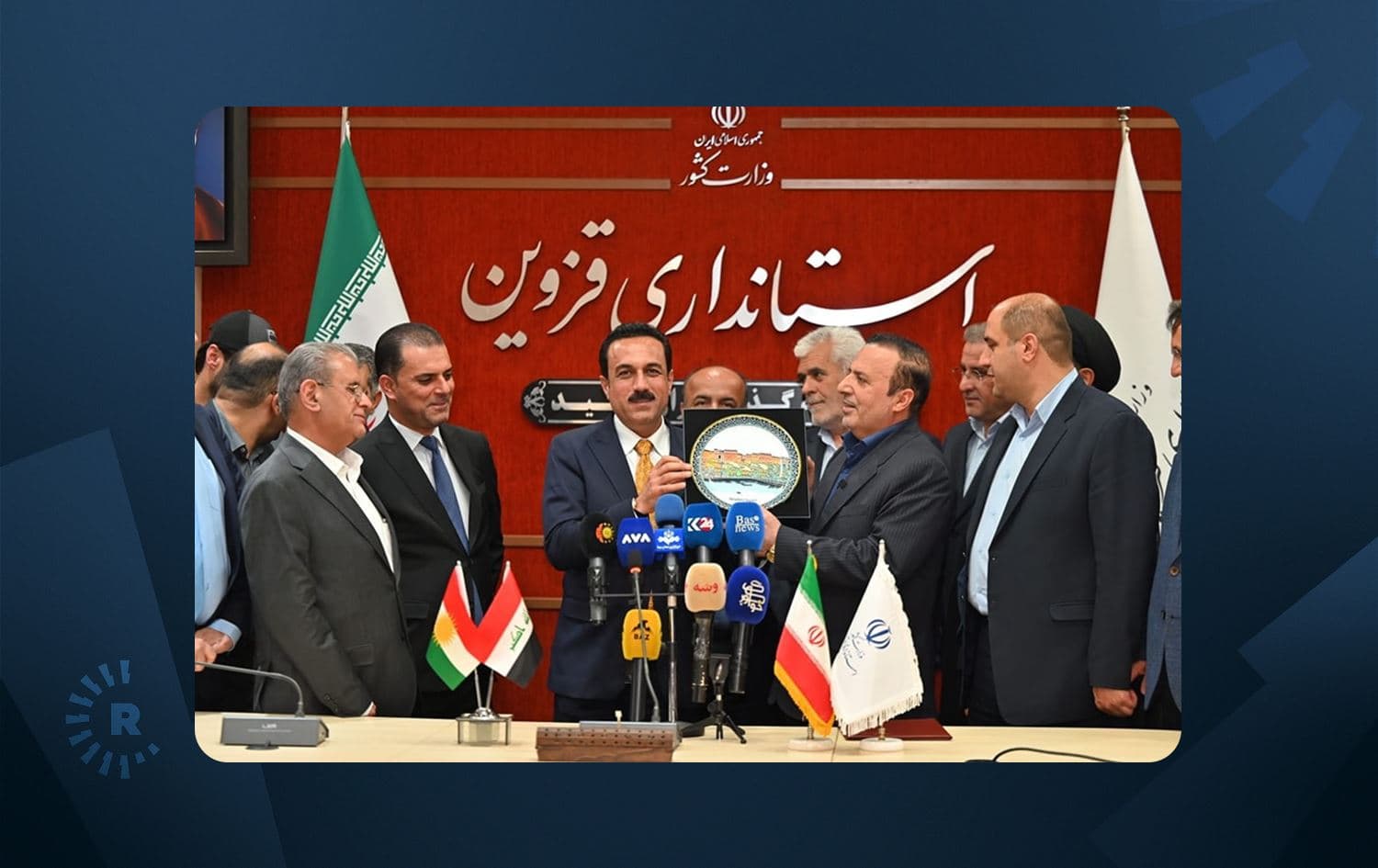 پارێزگارانی هەولێر و قەزوین لەکاتی واژۆکردنی رێککەوتنەکە