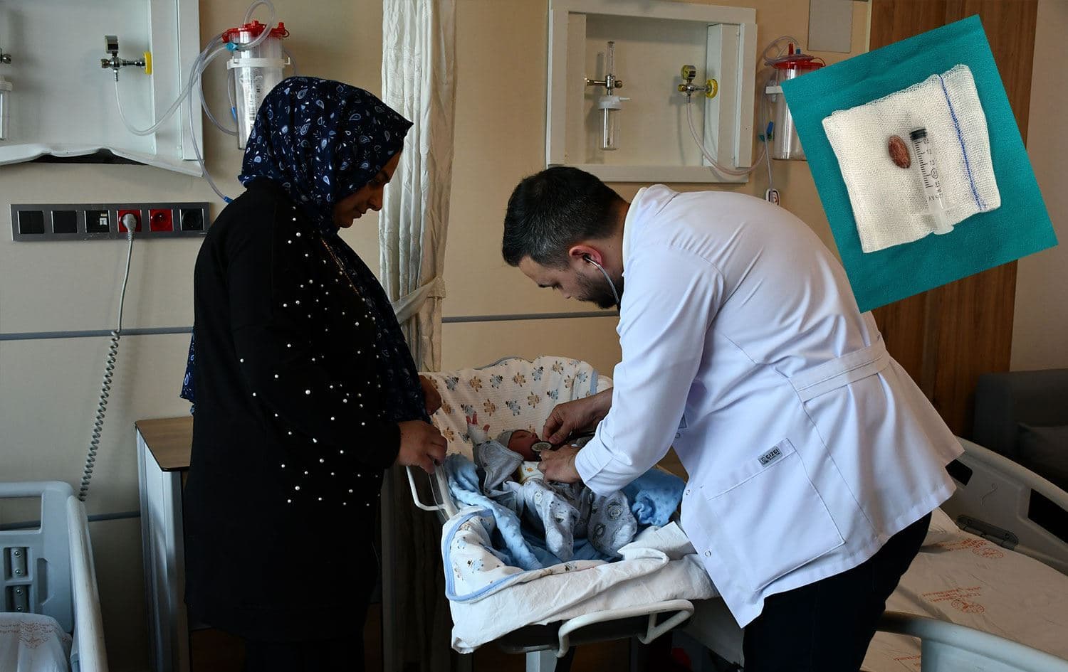 Bijîşk zarokê ku şekir çûbû qirika wî kontrol dike /Wêne: AA