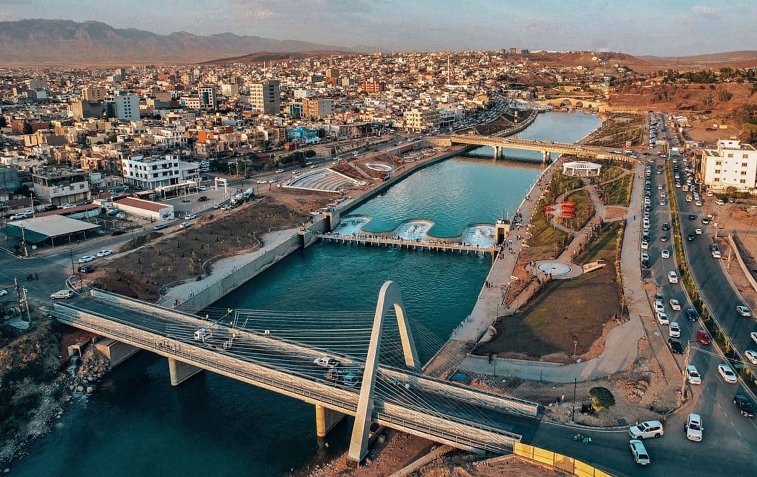 دیمەنێکی گشتیی زاخۆ.
