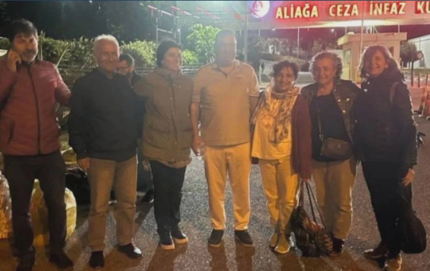 Girtiya Kurd a siyasî Fatma Ozbay li Îzmîrê hat berdan / Wêne: Medyaya civakî