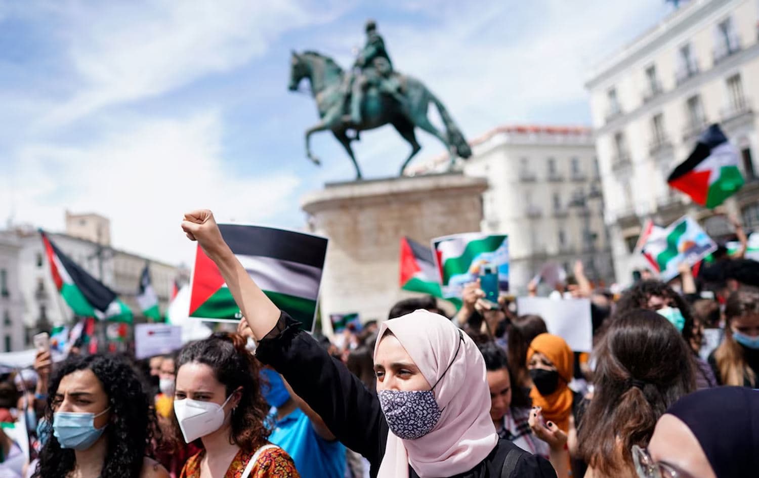 خۆپێشاندان بۆ پاڵپشتیی غەززە لە مەدریدی پایتەختی ئیسپانیا. وێنە: Reuters