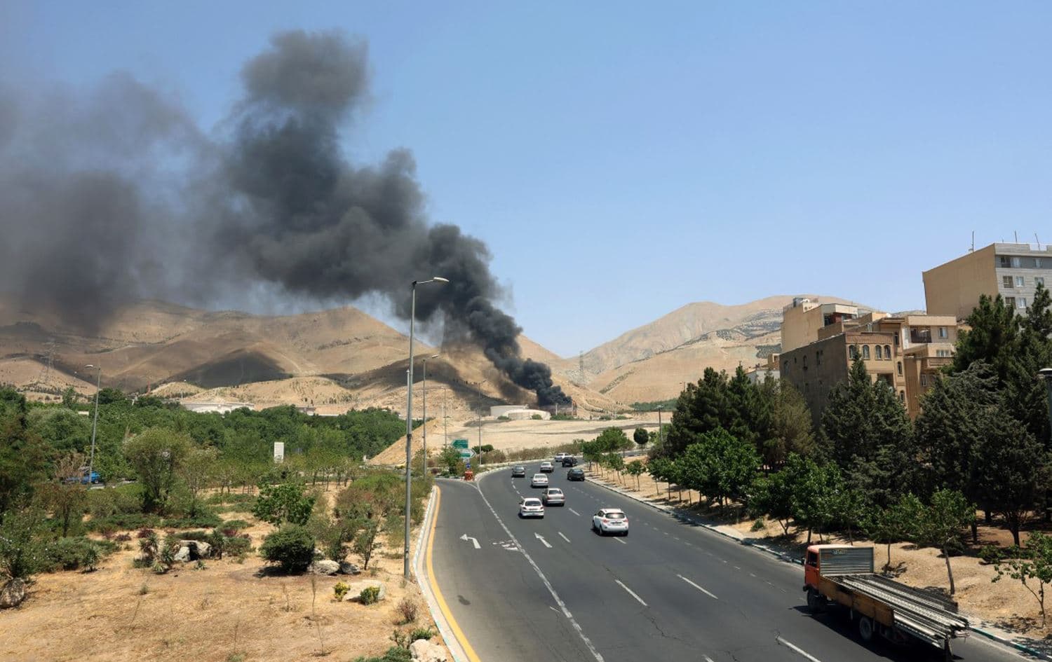   دوای هێرشێکی ئیسرائیل دووکەڵ لە پاڵاوتگەی شەهران بەرزدەبێتەوە. وێنە: AFP