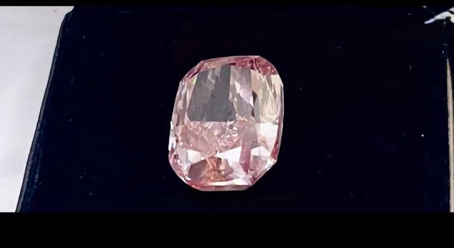 وێنەیەکی ئەڵماسەکە