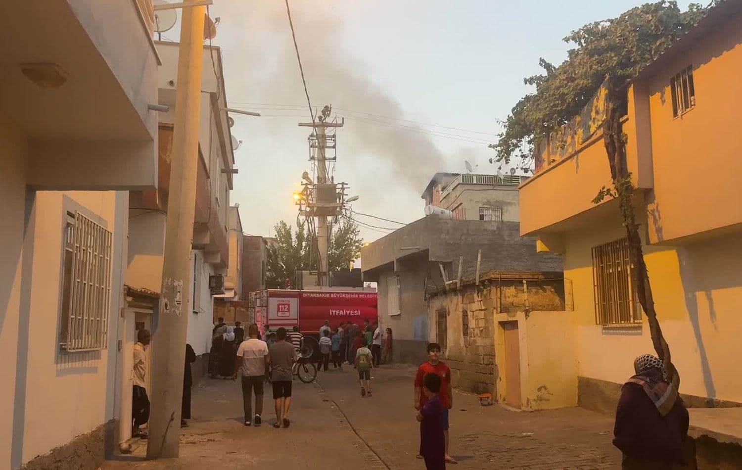 Diyarbakır’da bir binada yangın çıktı. / Foto: ANKA