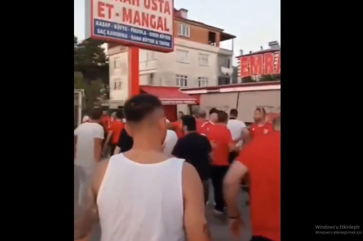 Kavga anından video alıntısı.