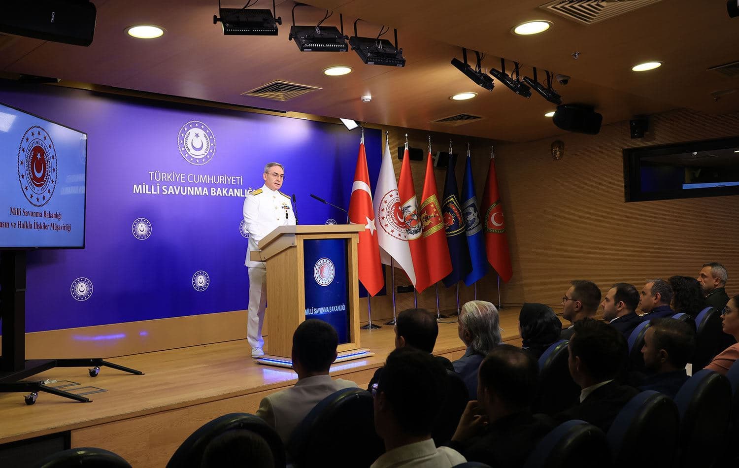 Berdevekê Wezareta Parastinê ya Tirkiyeyê Zekî Akturk/Wêne: AA