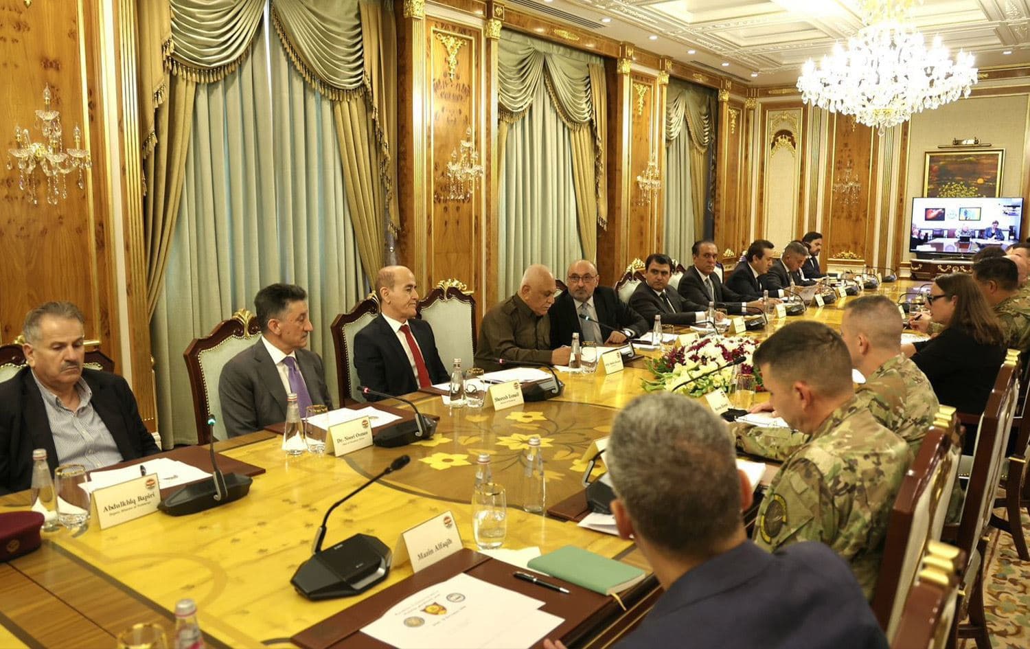 بەرپرسانی ژمارەیەک لە دامەزراوە پەیوەندیدارەکانی هەرێمی کوردستان و شاندێکی سەربازی و دیپلۆماسیی ئەمریکا لە سەرۆکایەتیی هەرێمی کوردستان