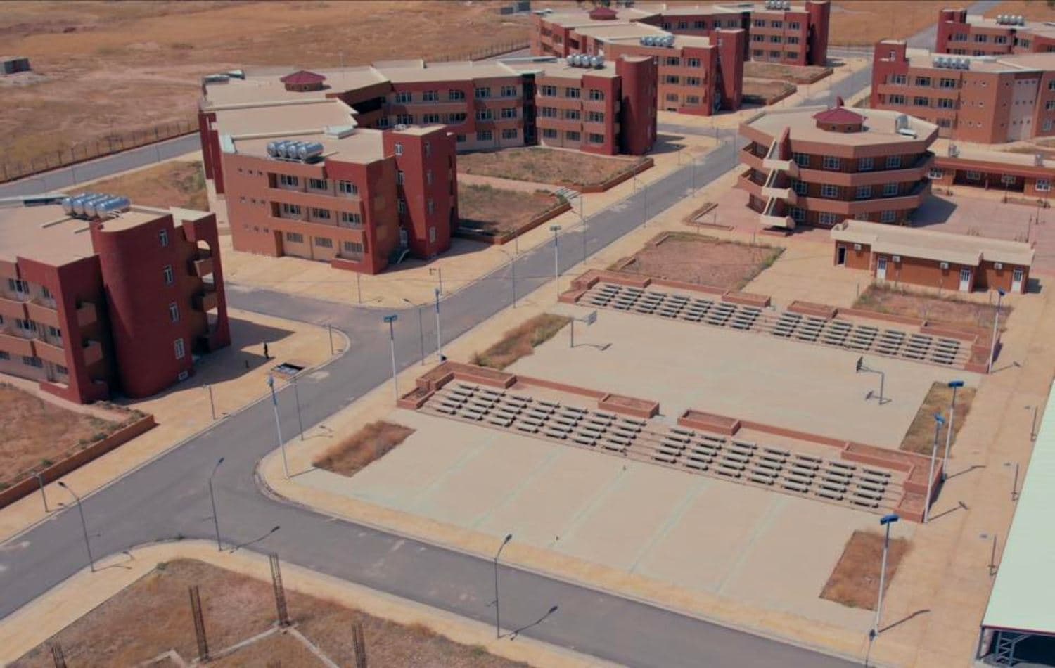 یاریدەدەری سەرۆکی زانکۆی سەلاحەدین بۆ کاروباری قوتابیان دەڵێت، کاری کارەبای باڵەخانەکانی ماوە.