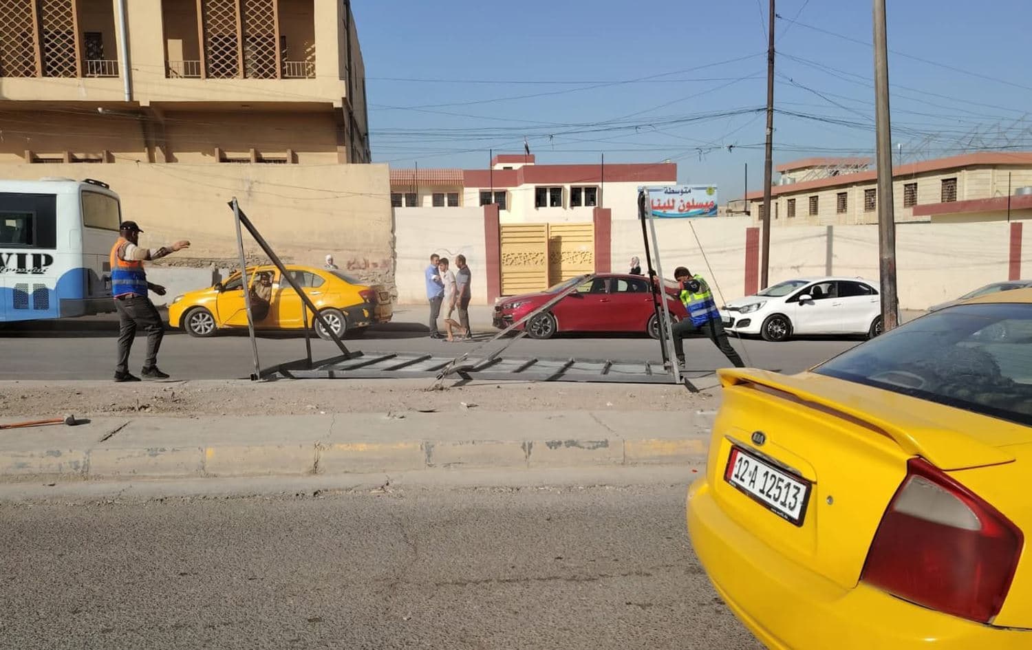 لادانی پۆستەری بانگەشەی هەڵبژاردن لەسەر شۆستەکانی شاری موسڵ. وێنەکە بۆ روونکردنەوەی هەواڵەکەیە