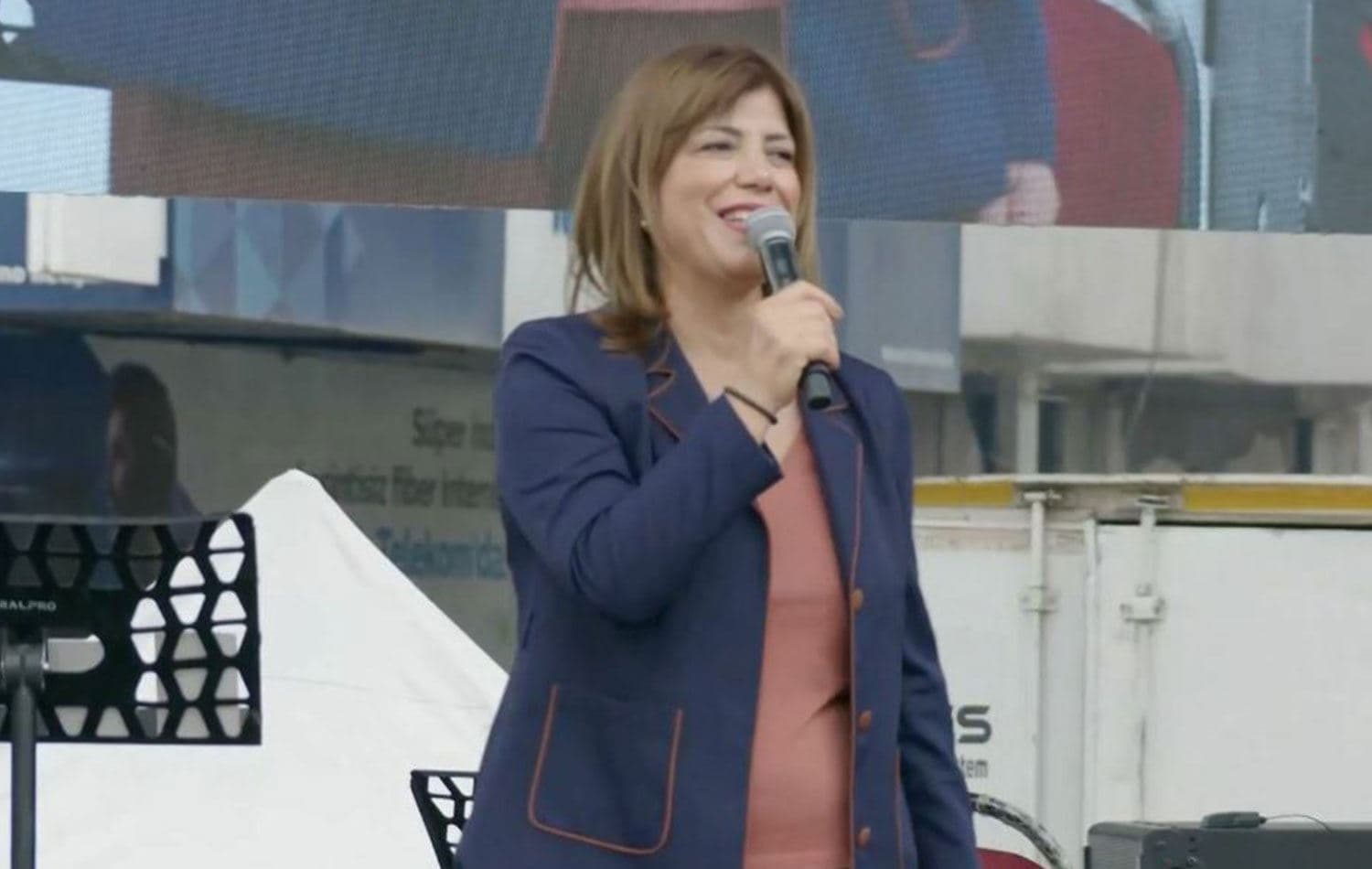 Milli Dayanışma Kardeşlik ve Demokrasi Komisyonu üyesi, DEM Parti Erzurum Milletvekili Meral Danış Beştaş Batman'da düzenlenen mitingte konuştu. / Video alıntısı