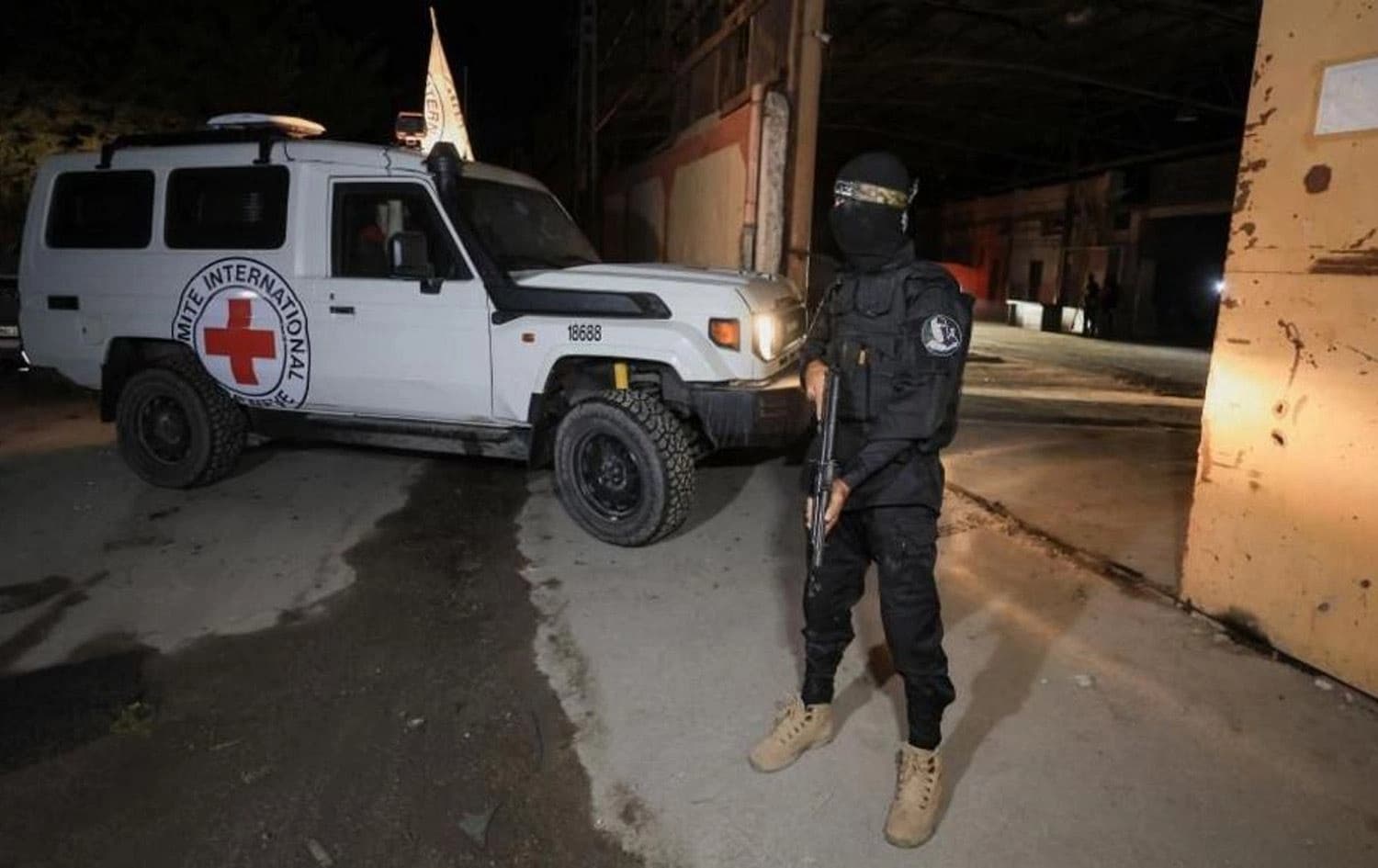 ساتی رادەستکردنی تەرمی بارمتەی ئیسرائیلی لەلایەن حەماسەوە بە خاچی سووری نێودەوڵەتی