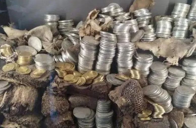 نزیکەی 2,000 لیرەی زێڕ و زیو بە بەهای نزیکەی 90 هەزار یۆرۆ دزران. 