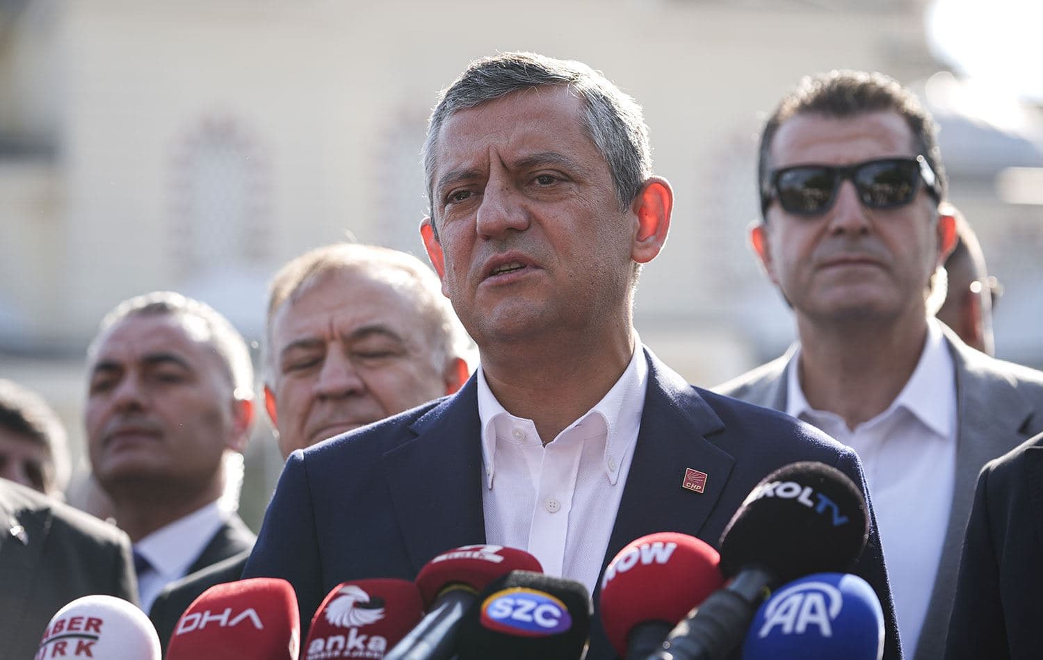 CHP Genel Başkanı Özgür Özel gazetecilerin sorularını yanıtladı. / AA