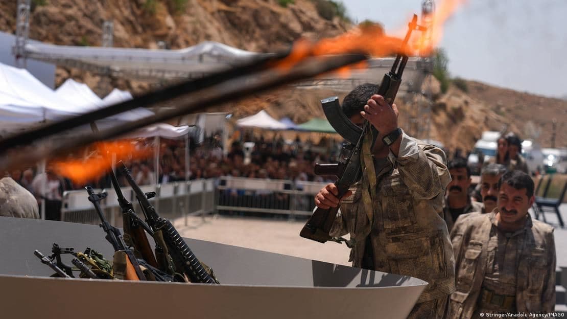 Foto: PKK Mensupları Cesane Mağara'sında 11 Temmuz 2025'te silahlarını yaktı